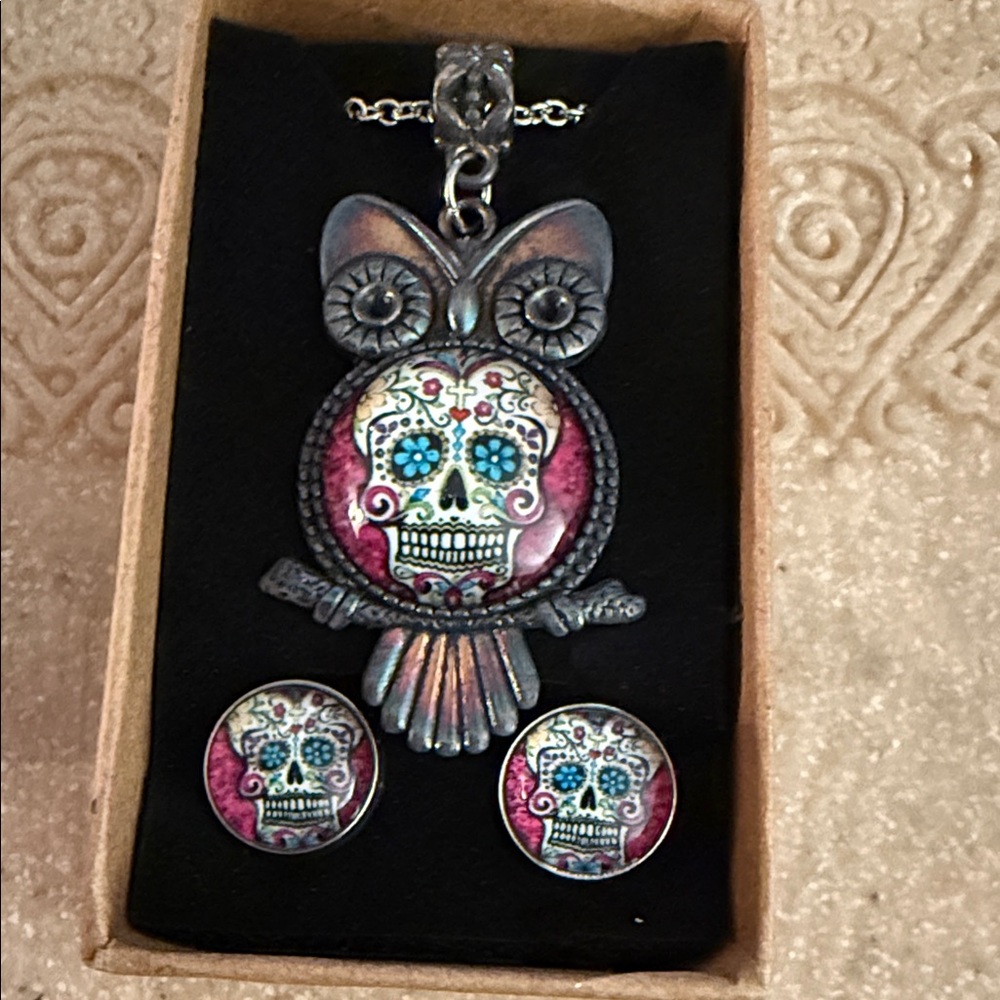New in box 14” Women’s Sugar Skull Pendant and Pierced Earring Set